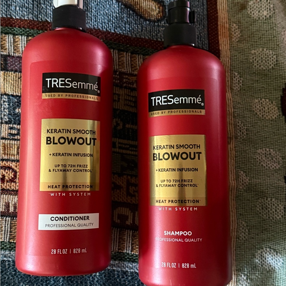 TRESemmé Keratin Smooth Blowout Conditioner - Red